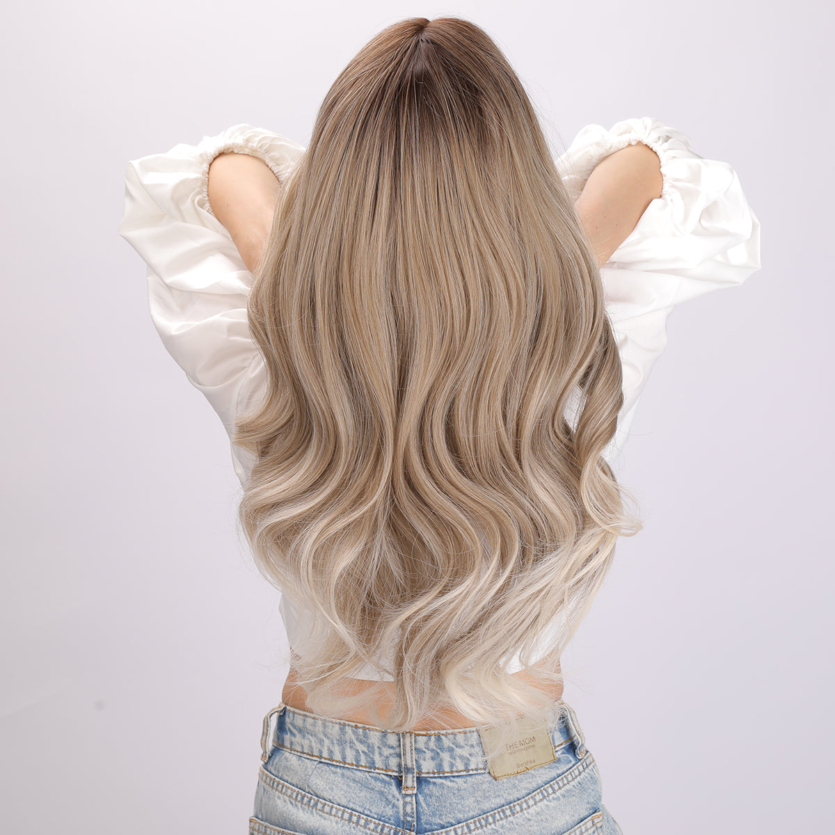 [Snow Bunny] 26-inch Ombre White Gold Loose Wave without Bangs (Synthetic Wig)